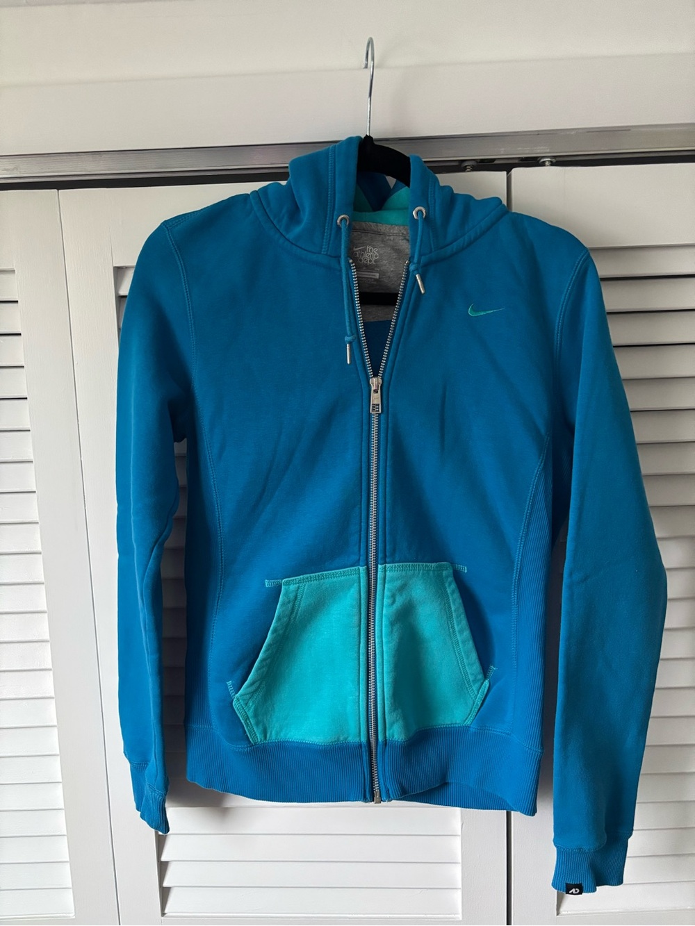 Nike Women’s Teal Zip Hoodie with Contrast Pocket